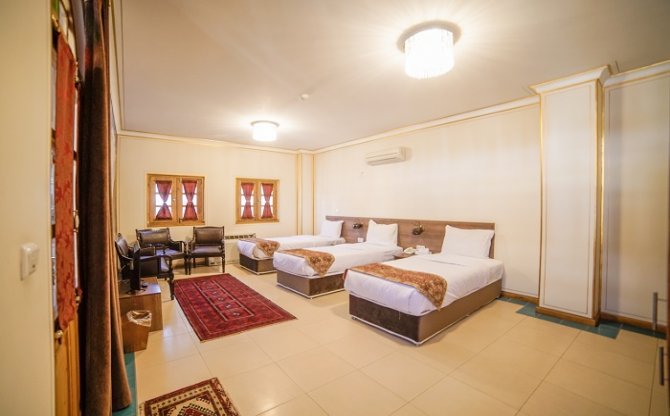 اتاق سه تخته اقامتگاه سنتی خانه کشیش اصفهان